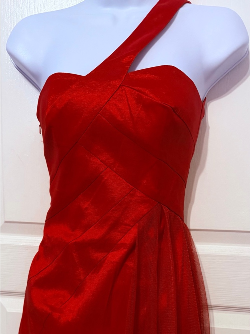 One-Shoulder Red Mini Dress — Sleek Evening Style
